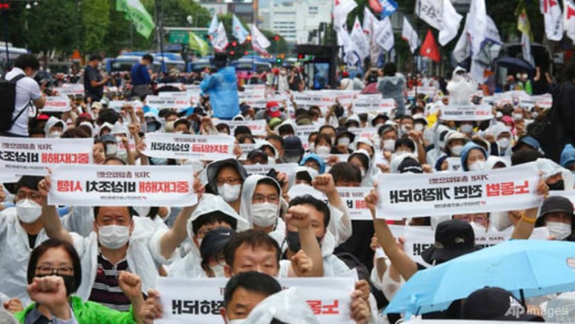 Thousands of South Korean workers rally in coronavirus-hit Seoul