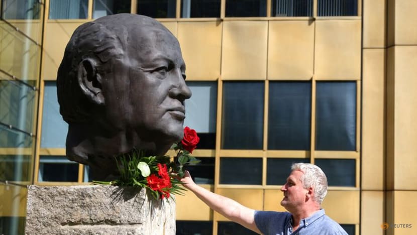 Russia to bury Gorbachev, darling of the West, with a shrug Russia to bury Gorbachev, darling of the West, with a shrug