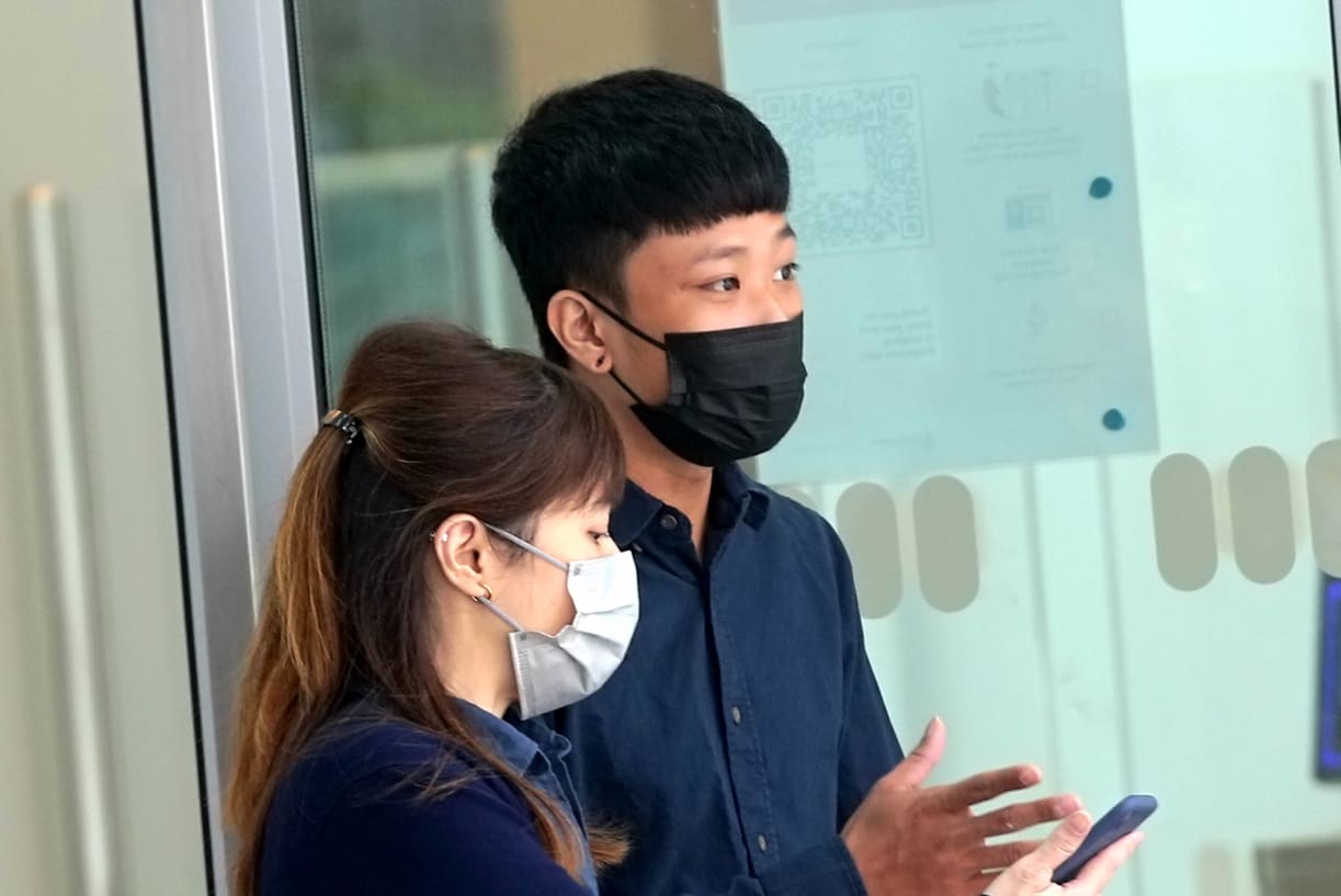 Man fined S$3,500 for punching, kicking abdomen of pregnant girlfriend, now his fiancee Man fined S$3,500 for punching, kicking abdomen of pregnant girlfriend, now his fiancee