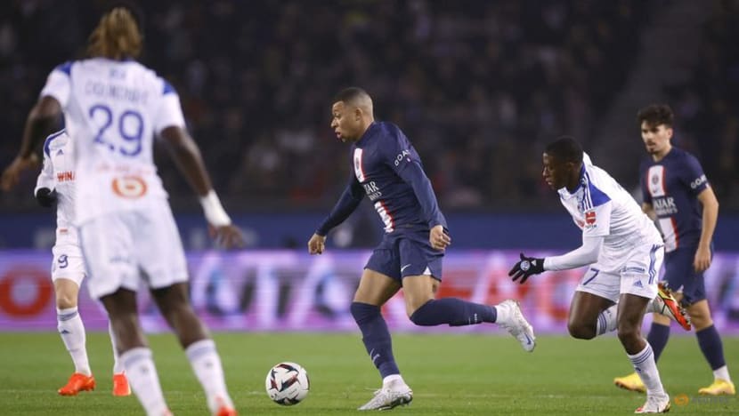 Mbappe scores late penalty to secure PSG 2-1 win over Strasbourg Mbappe scores late penalty to secure PSG 2-1 win over Strasbourg
