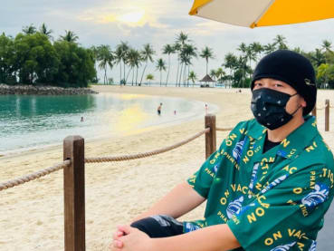 Where does Jay Chou go in Singapore before his Carnival concert at the National Stadium?