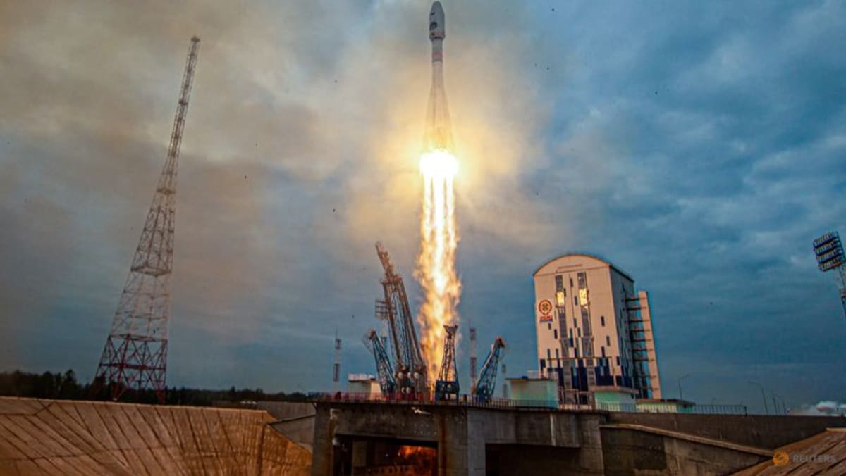 Explainer-Moon mining – Why major powers are eyeing a lunar gold rush?