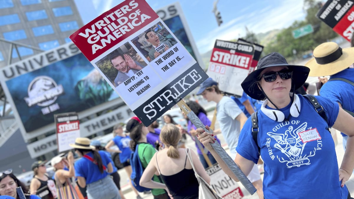 Commentary: What are Hollywood actors and writers on strike afraid of?