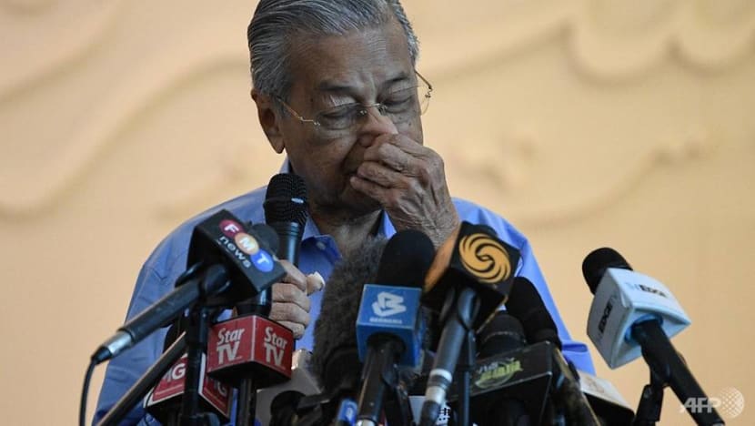 Malaysia's Mahathir calls for early parliamentary sitting Malaysia's Mahathir calls for early parliamentary sitting