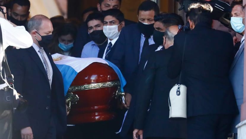 Argentines bid final farewell to Maradona as national mourning begins Argentines bid final farewell to Maradona as national mourning begins