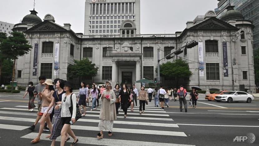 South Korea's central bank burns, quarantines cash in COVID-19 precaution South Korea's central bank burns, quarantines cash in COVID-19 precaution