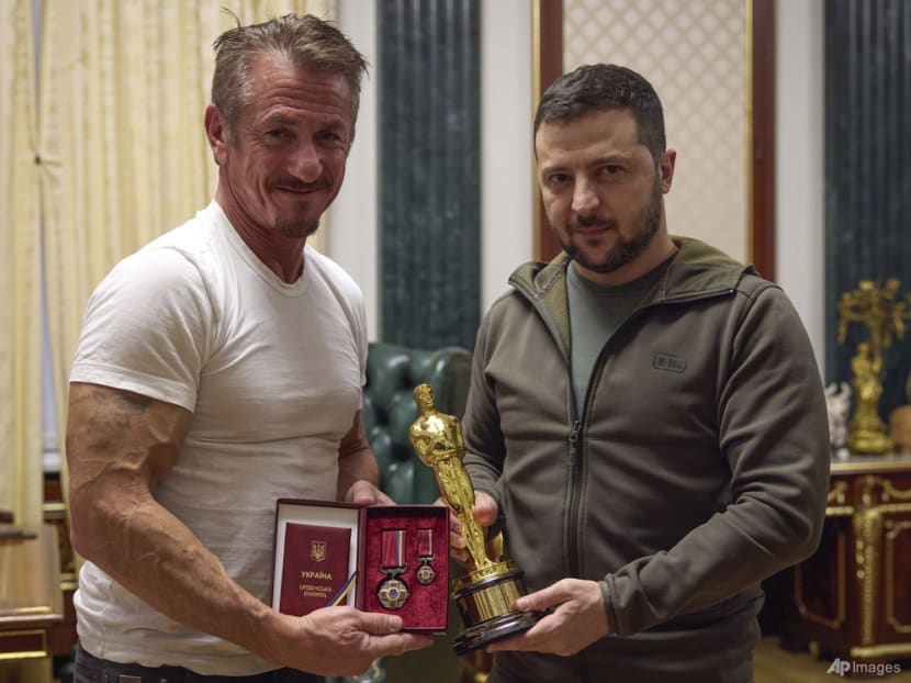 Actor Sean Penn loans his Oscar to Zelenskyy until Ukraine wins war