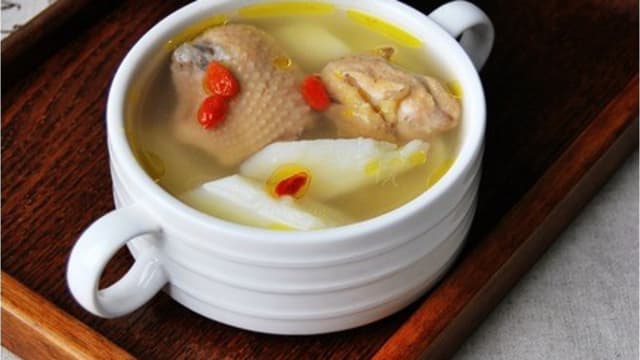 喝了放冰箱两天的鸡汤 中国女子患脑膜炎