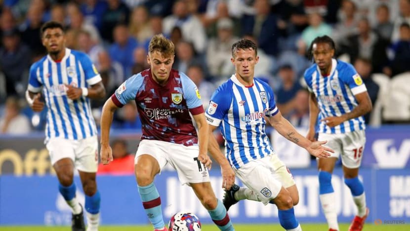 Burnley edge 1-0 past Huddersfield in Kompany's Championship debut Burnley edge 1-0 past Huddersfield in Kompany's Championship debut