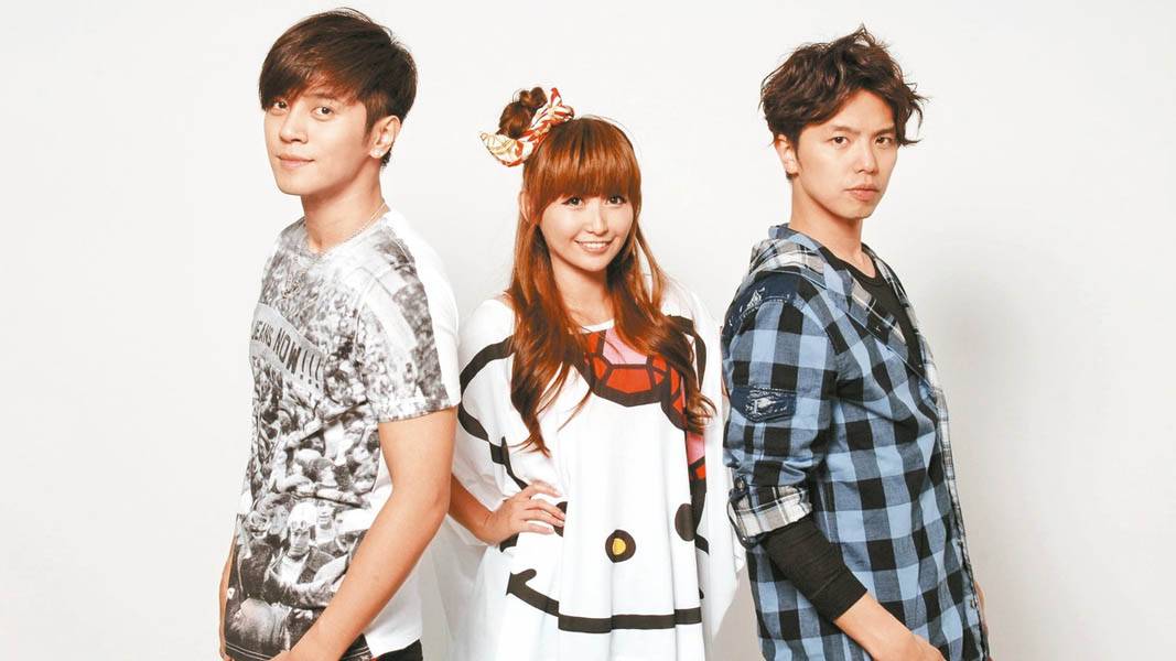 Show Luo And Linda Chien Make Back-To-Back Posts Mourning The Death Of Alien Huang Show Luo And Linda Chien Make Back-To-Back Posts Mourning The Death Of Alien Huang