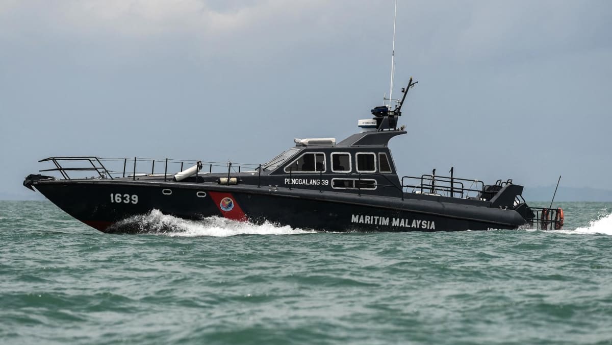 马来西亚扣押涉嫌非法打捞英国二战残骸的中国船只