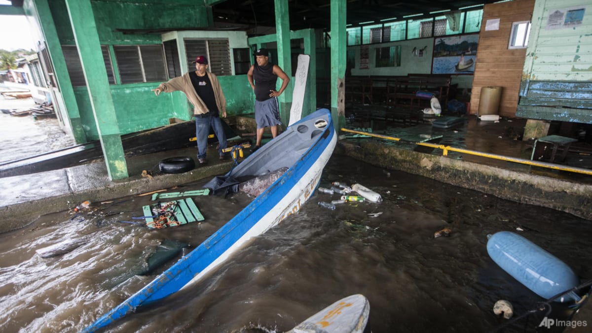 Badai Tropis Julia muncul di Samudra Pasifik setelah melintasi Nikaragua