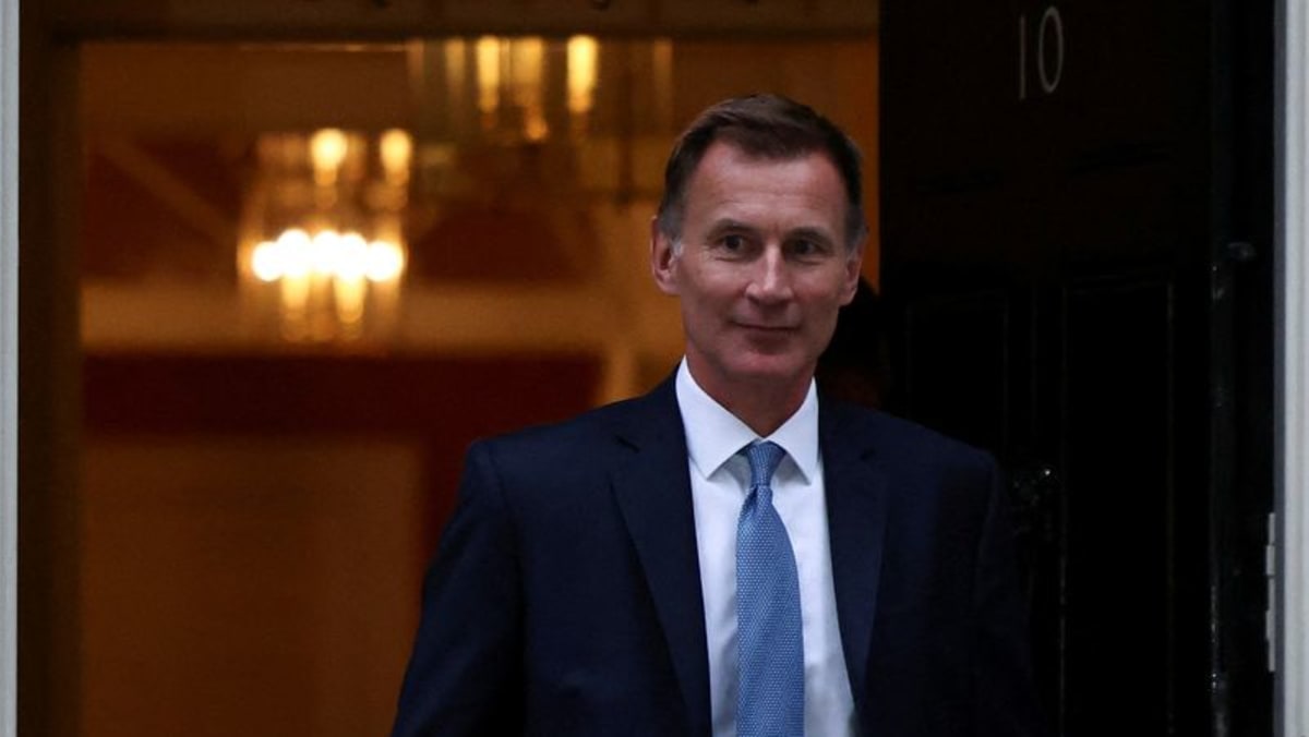 Menteri Keuangan Inggris, Jeremy Hunt, berjanji untuk mengembalikan kepercayaan pada pasar keuangan