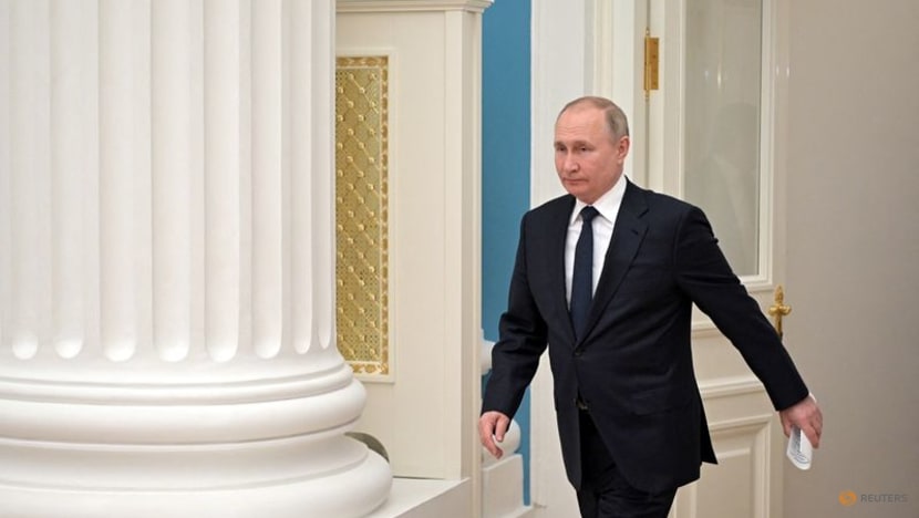Putin urges Russia's billionaires to invest in face of 'sanctions war' Putin urges Russia's billionaires to invest in face of 'sanctions war'