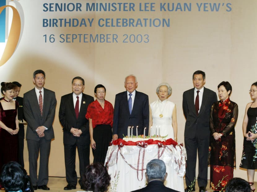 Mr Lee Kuan Yew (C) and his family celebrate his 80th birthday in Singapore, September 16, 2003.  From (L-R) daughter-in-law Lee Suet Fern, son Lee Hsien Yang, Chief Justice Tong Pung How, daughter Lee Wei Ling, Lee, wife Kwa Geok Choo, son Lee Hsien Loong, daughter-in-law Ho Ching and granddaughter Li Xiuqi. Reuters file photo