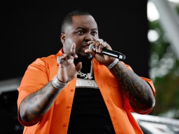 Rapper Sean Kingston booked into Florida jail, where he and his mother are charged with US$1 million in fraud
