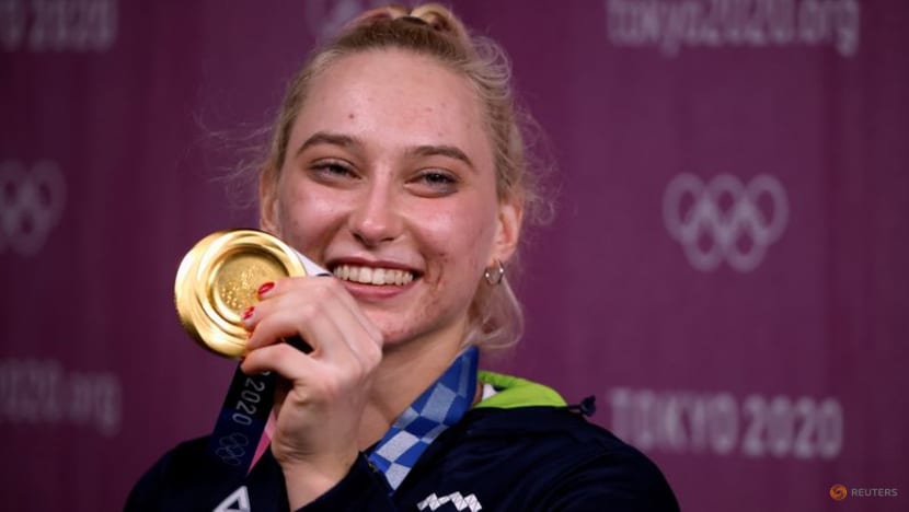 Olympics-Climbing-Dominant Garnbret clinches first women's climbing gold for Slovenia Olympics-Climbing-Dominant Garnbret clinches first women's climbing gold for Slovenia