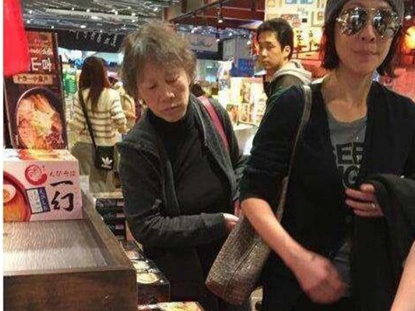 Tony Leung & Carina Lau Shopping At A Supermarket Shows That Stars Are Just Like Us