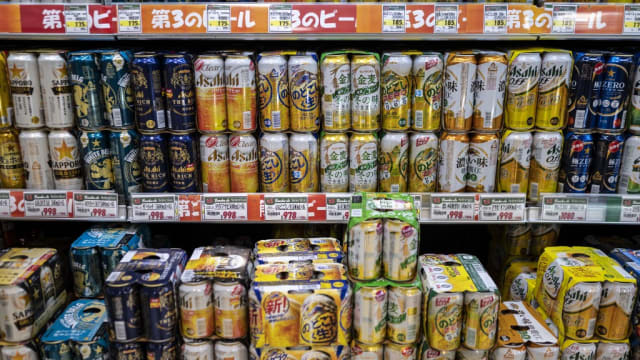 日本酒类销售暴跌 政府鼓励年轻人多喝酒