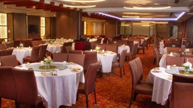 43名消费者声称到中餐馆桃苑吃饭出现肠胃炎症状 餐馆被令暂时停业