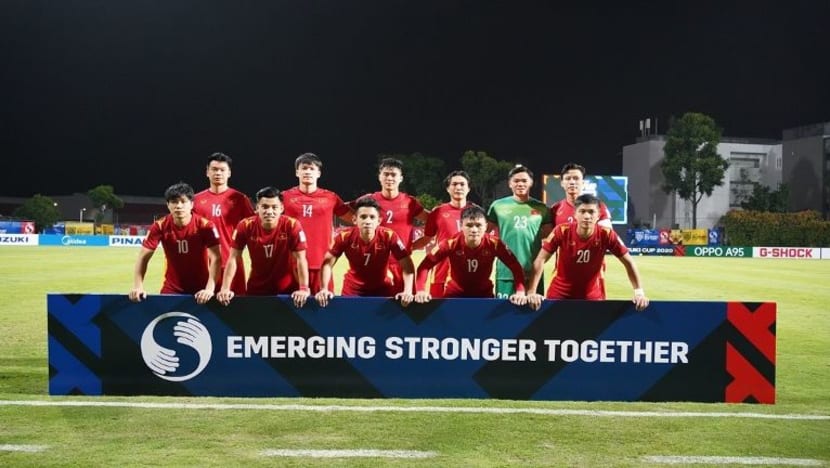 Pasukan bola sepak kebangsaan vietnam lwn pasukan bola sepak kebangsaan oman