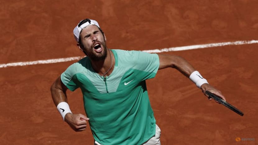 Khachanov digs deep to reach French Open last eight