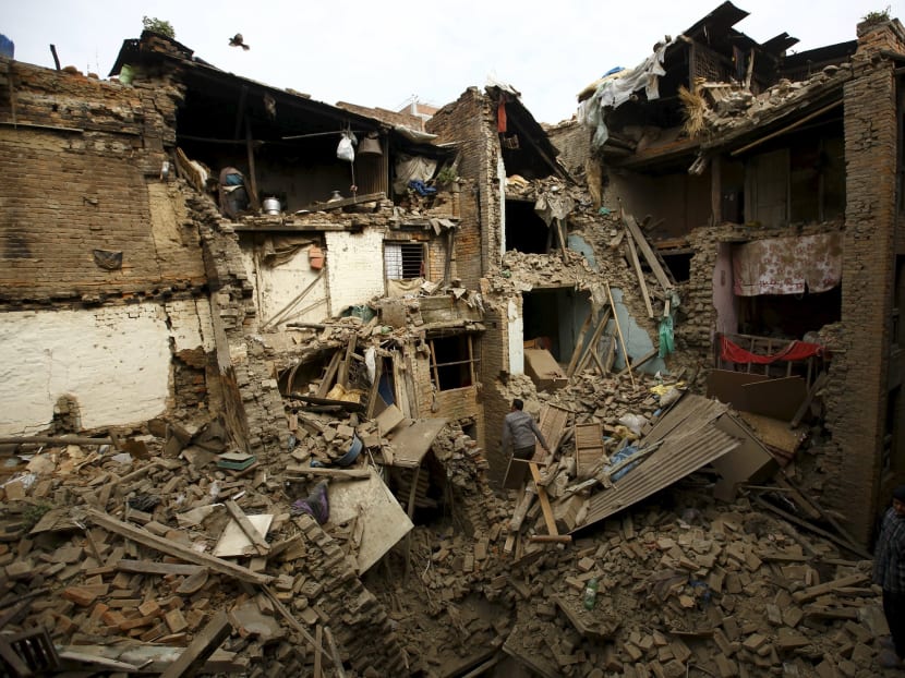 Governments, groups rush to help quake-devastated Nepal