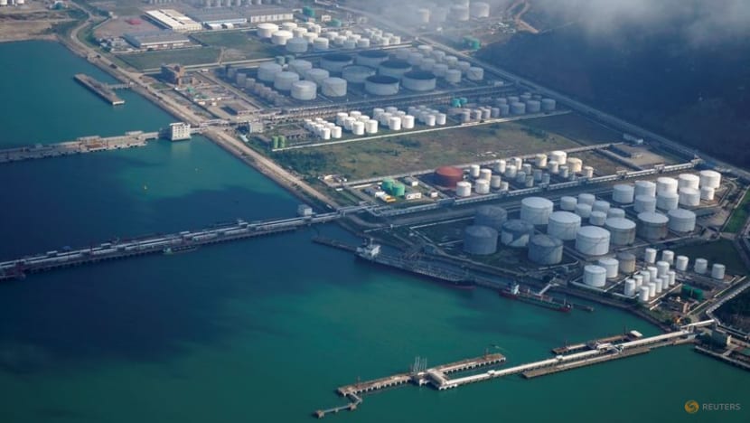 China's Iranian oil imports ease on poor margins, lure of Russian oil China's Iranian oil imports ease on poor margins, lure of Russian oil