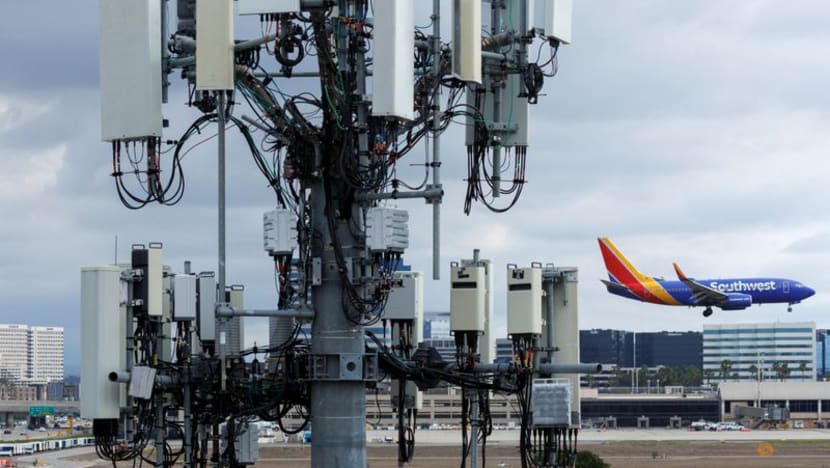 Exclusive-FAA urges airlines to act as wireless carriers plan 5G signal boost Exclusive-FAA urges airlines to act as wireless carriers plan 5G signal boost