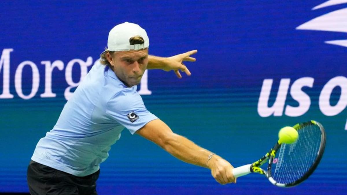Alexandre Muller advances at Montpellier