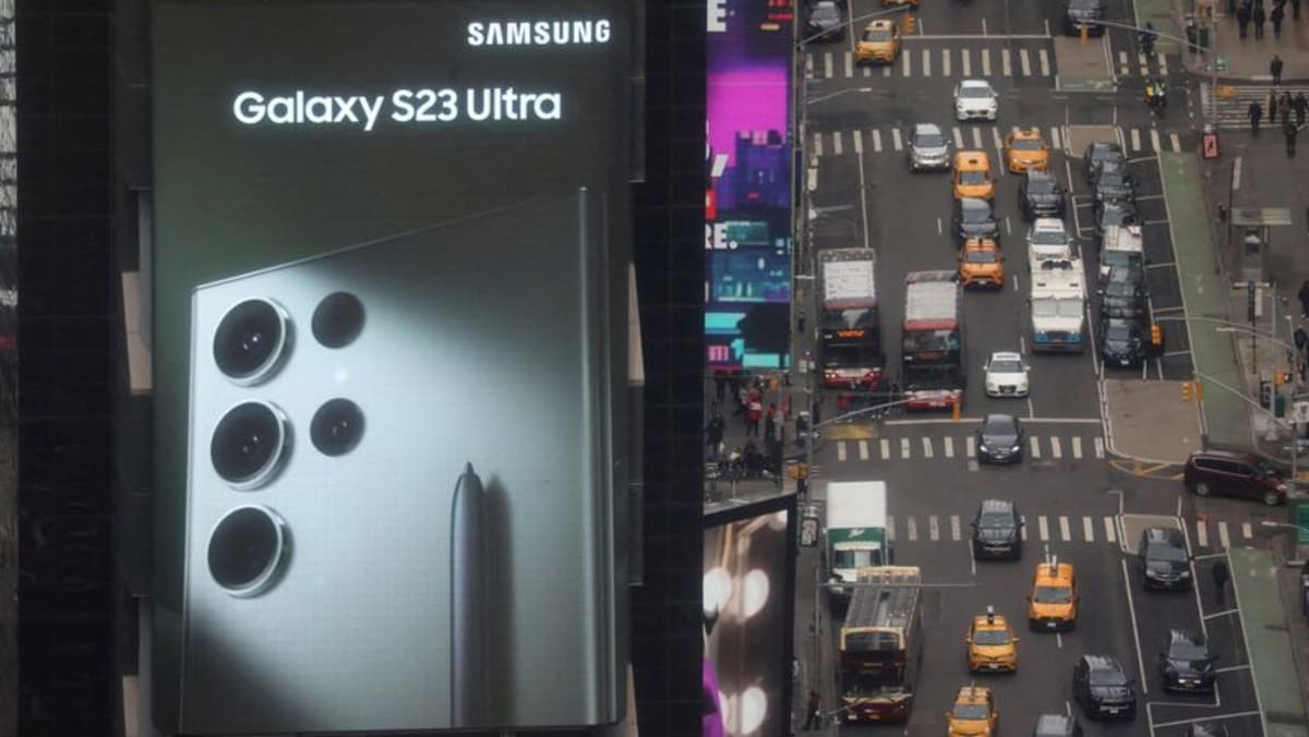 Samsung memangkas produksi chip untuk mengatasi penurunan;  reli saham