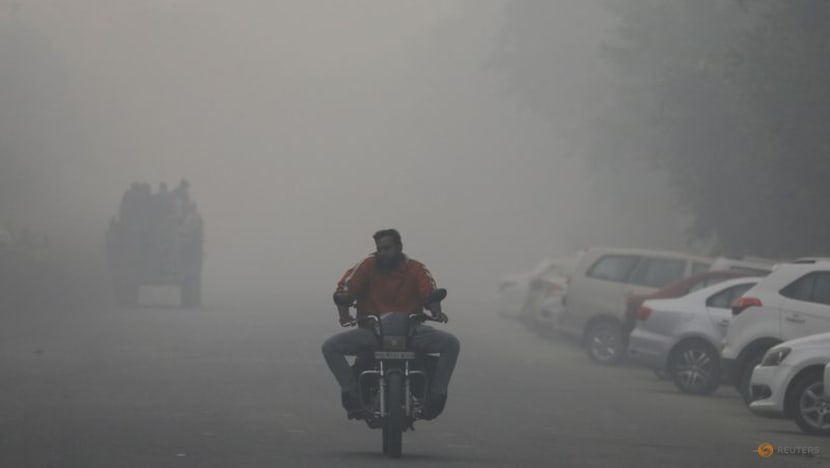 Diwali celebrations leave Delhi wheezing in dangerously unhealthy air Diwali celebrations leave Delhi wheezing in dangerously unhealthy air