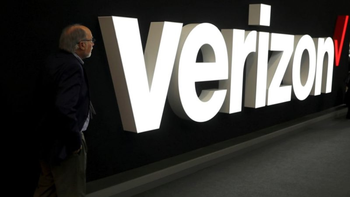 Ketua FCC AS mengedarkan perintah untuk menyetujui kesepakatan Verizon TracFone