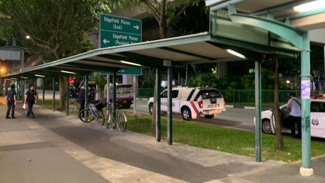 海湾站列车轨道发现女尸 导致列车服务中断