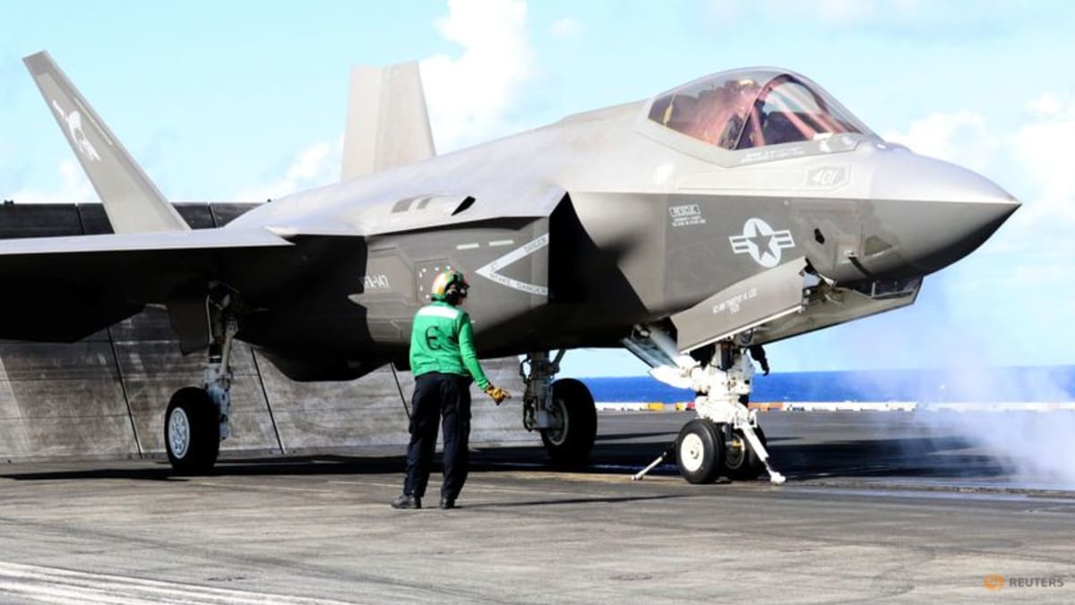 US Navy pilot ejects, 7 hurt in F-35 South China Sea 'landing ...