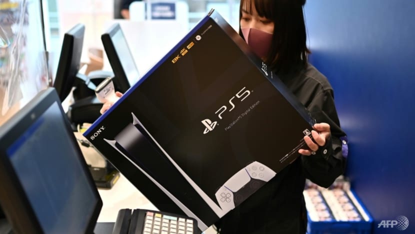 'Guerrilla' sales, crowdsourcing: Japan's game console crunch 'Guerrilla' sales, crowdsourcing: Japan's game console crunch