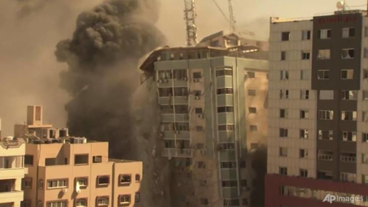 Serangan Israel di Gaza hancurkan gedung perumahan AP, Al Jazeera
