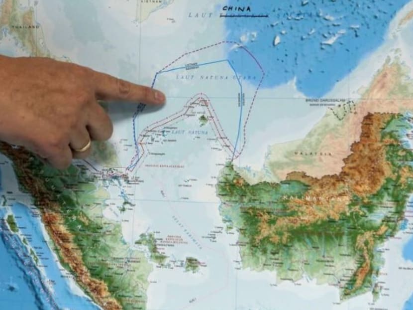 Indonesia's Deputy Minister for Maritime Affairs Arif Havas Oegroseno points at the location of North Natuna Sea on a new map of Indonesia during talks with reporters in Jakarta, Indonesia, July 14, 2017. Photo: Reuters