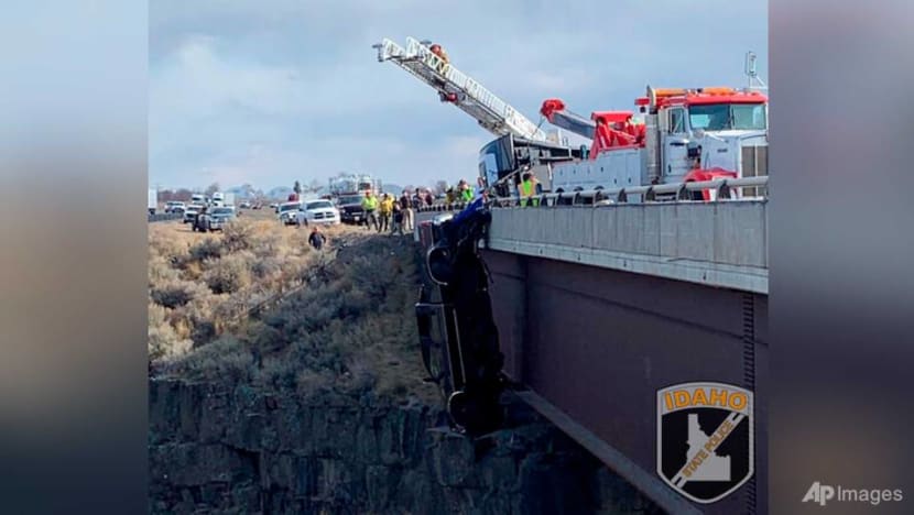 Rescuers save 2 from pickup dangling over deep Idaho gorge Rescuers save 2 from pickup dangling over deep Idaho gorge