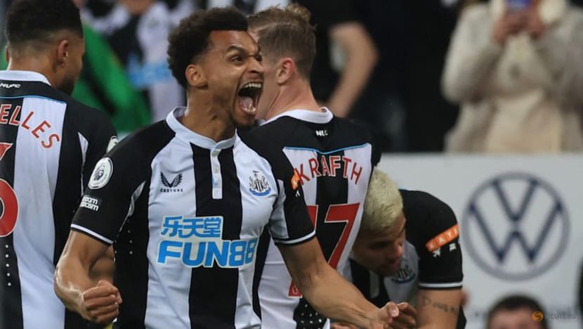 Arsenal falter in Champions League race with defeat by Newcastle Arsenal falter in Champions League race with defeat by Newcastle