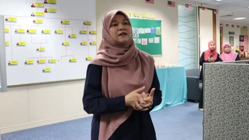 Lebih RM100,000 bagi bantu pelajar dicuri; dedah Menteri Pendidikan M'sia Lebih RM100,000 bagi bantu pelajar dicuri; dedah Menteri Pendidikan M'sia