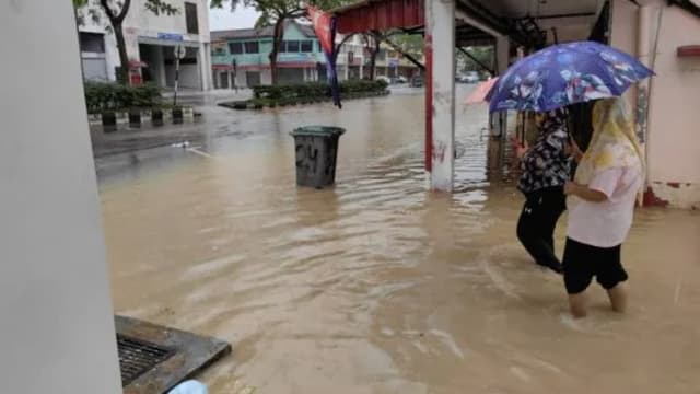 马国柔佛州连续两天降大雨 多县市发生水灾上千人疏散