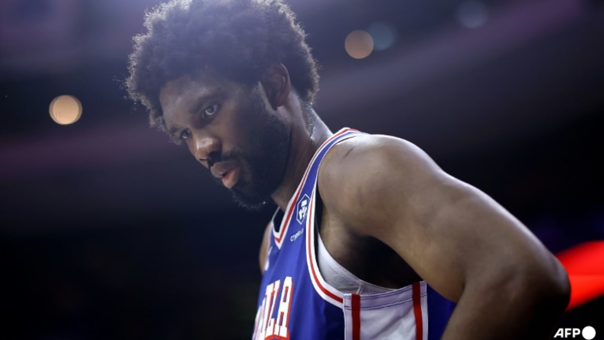 76ers star Embiid confirms he's battling Bell's pa