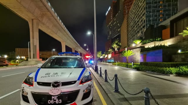 两裸女卧尸澳门酒店 疑被浴袍腰带勒毙