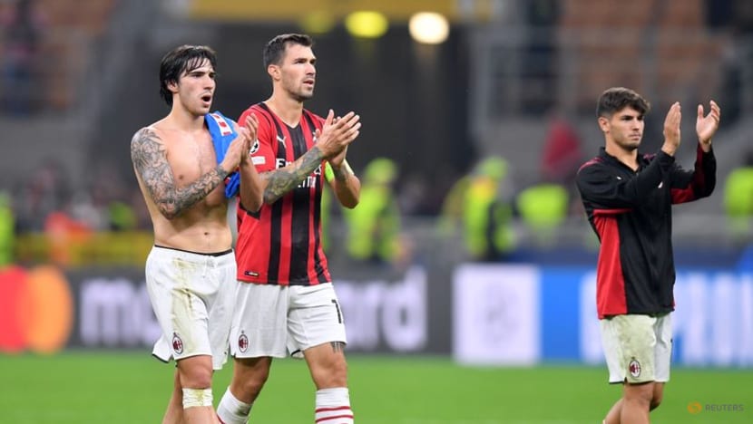 Last-gasp Suarez penalty earns Atletico victory over 10-man Milan Last-gasp Suarez penalty earns Atletico victory over 10-man Milan
