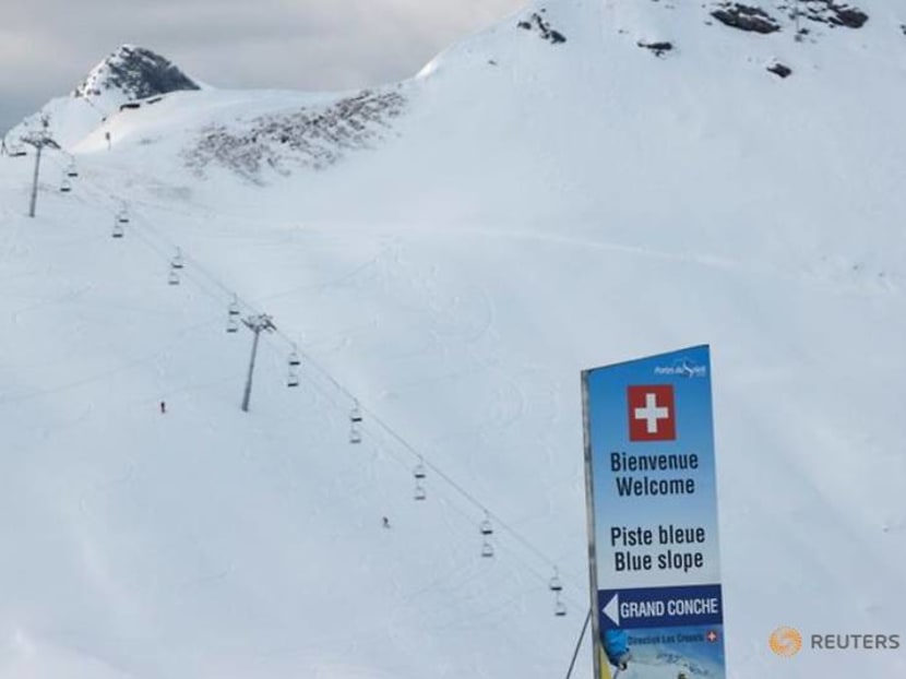 Vive la difference: COVID rules divide adjacent French, Swiss ski resorts Vive la difference: COVID rules divide adjacent French, Swiss ski resorts