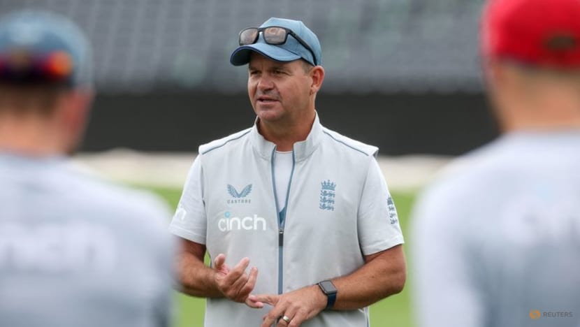 South Africa defeat a 'line in the sand', says England coach Mott South Africa defeat a 'line in the sand', says England coach Mott