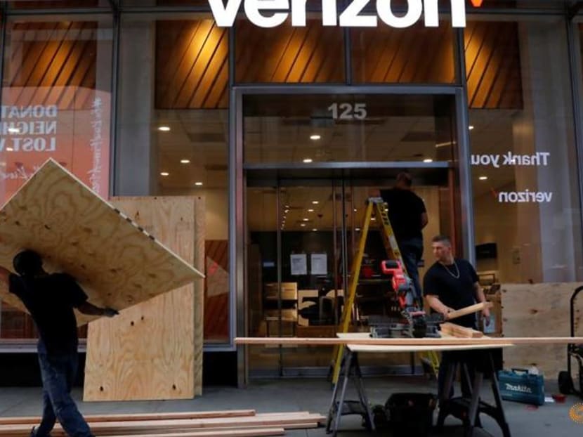Discovery partners with Verizon to distribute new streaming service Discovery partners with Verizon to distribute new streaming service