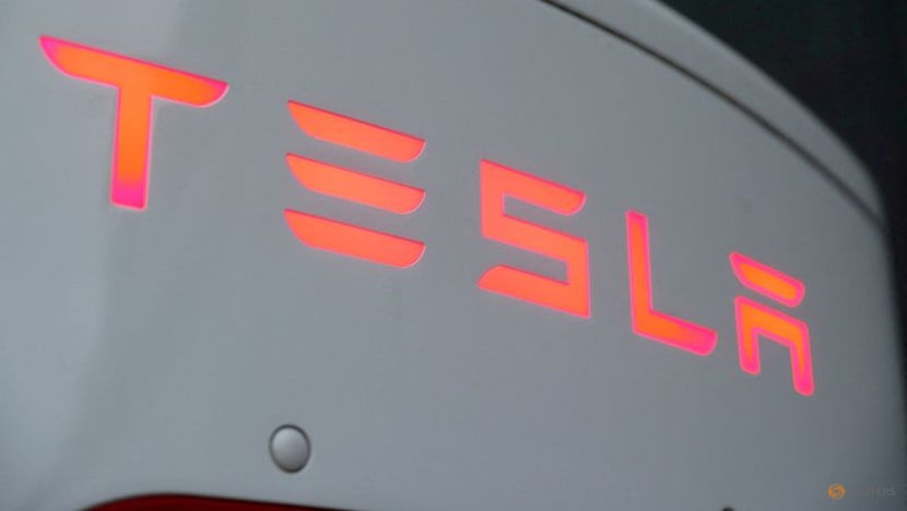 US opens Tesla probe into reports steering wheels fell off US opens Tesla probe into reports steering wheels fell off