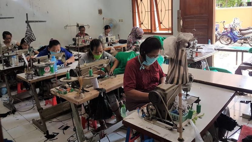 'There must not be more victims’: Indonesian volunteers and businesses unite to produce protective gear 'There must not be more victims’: Indonesian volunteers and businesses unite to produce protective gear